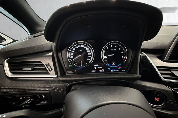 Oversiktlig dashboard med sportsklokker og elegant design.