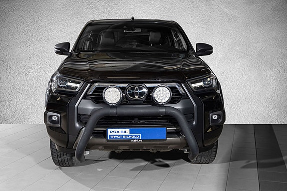 Toyota HiLux 3 of 5