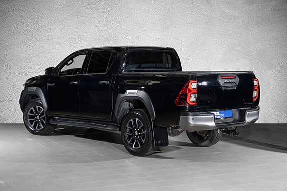 Toyota HiLux 2 of 5
