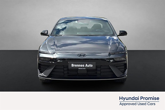 Hyundai Ioniq 6 2 of 5