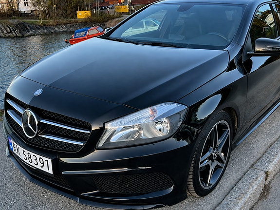 Mercedes-Benz A180 3 of 5