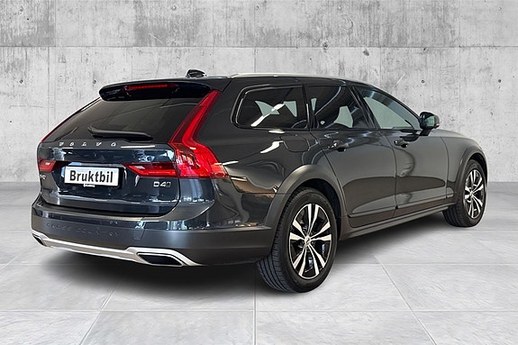 Volvo V90 Cross Country 2 of 5