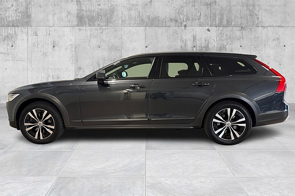 Volvo V90 Cross Country 3 of 5