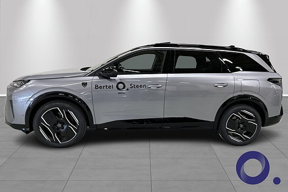Peugeot e-5008 2 of 16