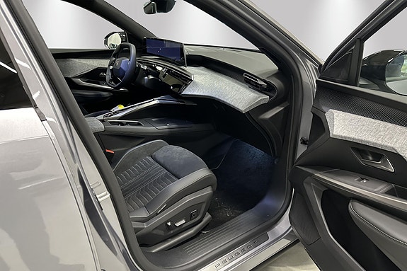 Peugeot e-5008 16 of 16