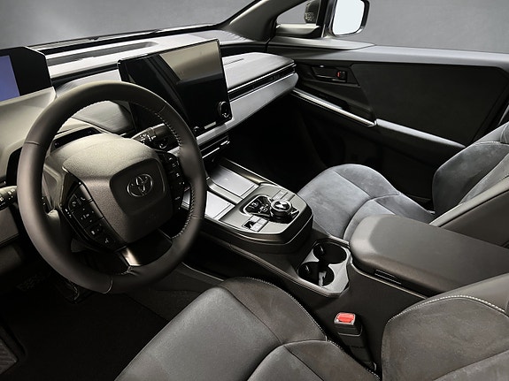 Toyota C-HR+ 11 of 28