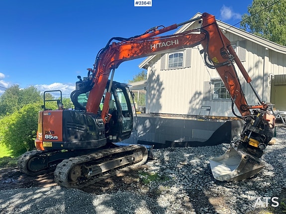 Hitachi ZX85US-6 Gravemaskin m/ Rototilt og 2 skuffer – 1610 timer!