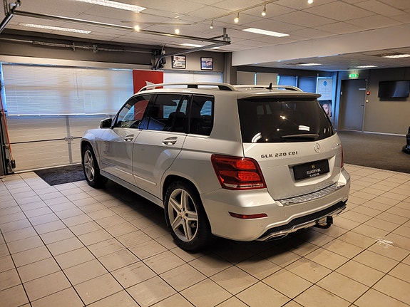 Mercedes-Benz GLK220 7 of 30