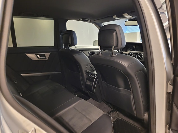 Mercedes-Benz GLK220 18 of 30