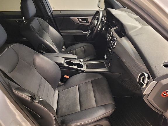 Mercedes-Benz GLK220 16 of 30