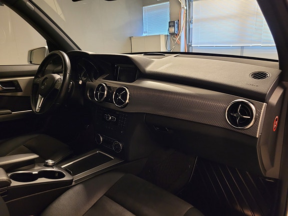 Mercedes-Benz GLK220 14 of 30