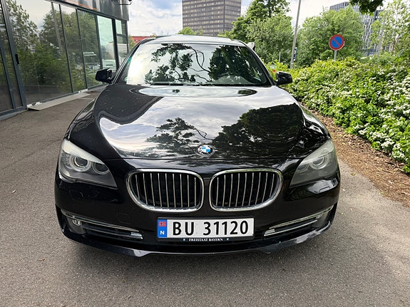 BMW 740i 2 of 29