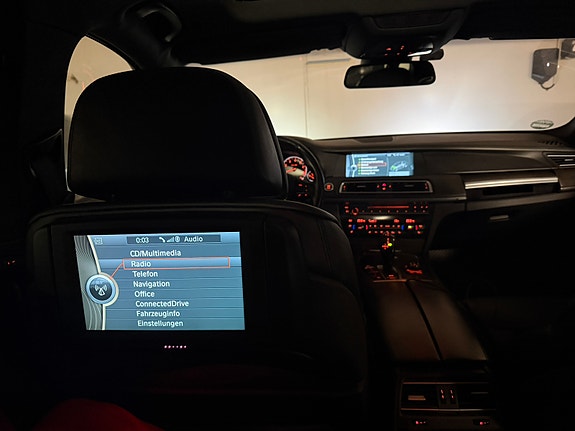 BMW 740i 26 of 29