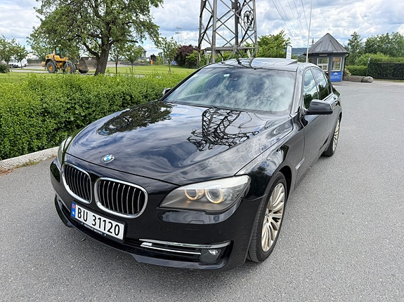 BMW 740i 28 of 29