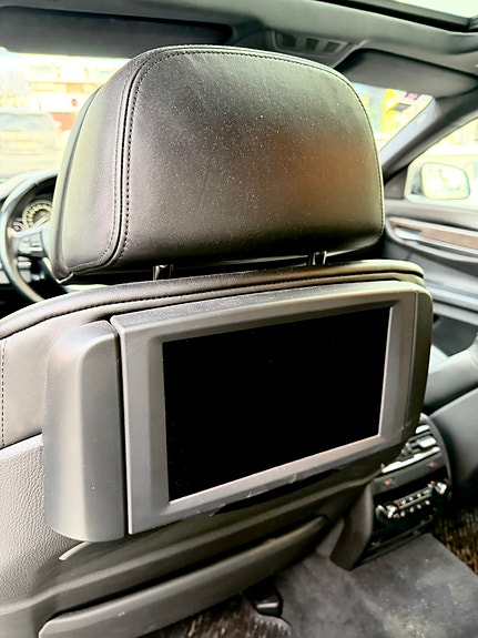 BMW 740i 19 of 29