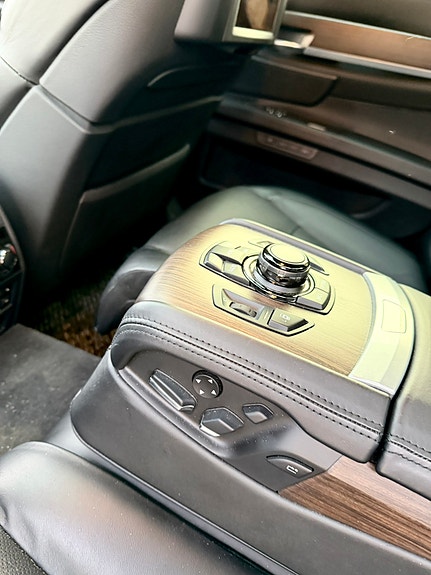 BMW 740i 20 of 29