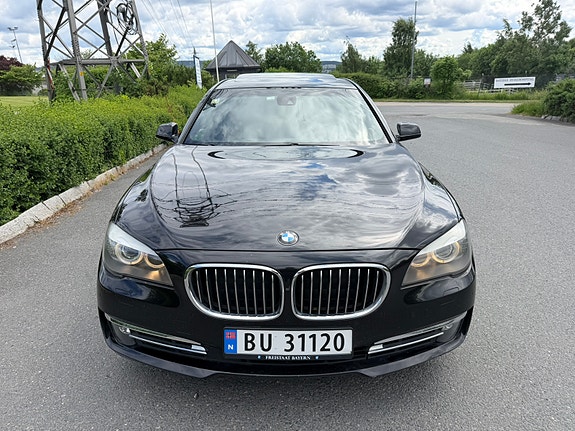 BMW 740i 10 of 29