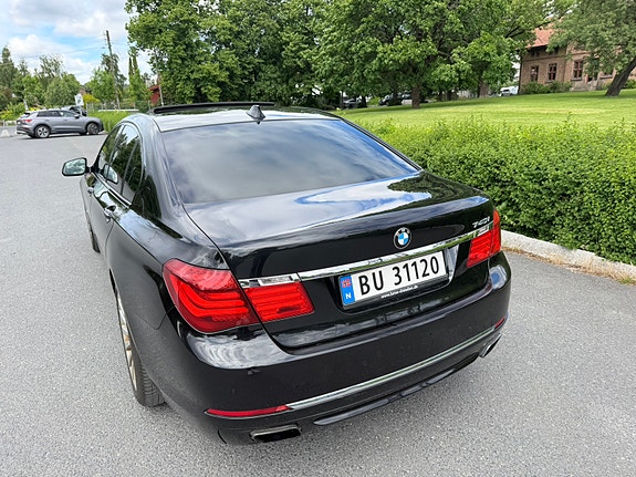 BMW 740i 7 of 29