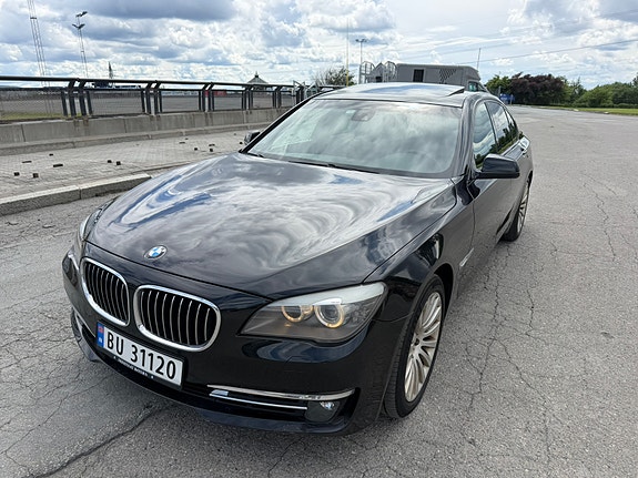 BMW 740i 29 of 29