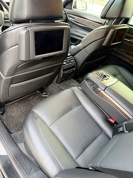 BMW 740i 22 of 29