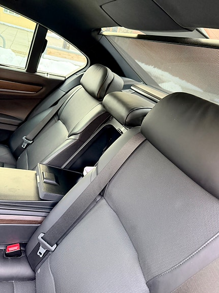 BMW 740i 15 of 29