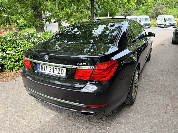 BMW 740i 5 of 29