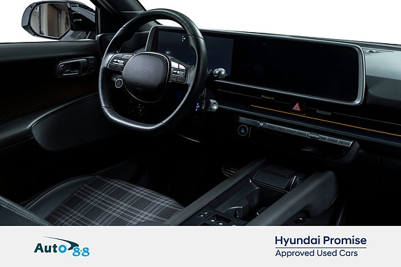 Hyundai Ioniq 6 2 of 5