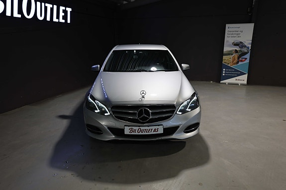 Mercedes-Benz E220 d 2 of 26