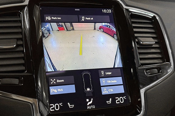 Volvo XC90 28 of 30