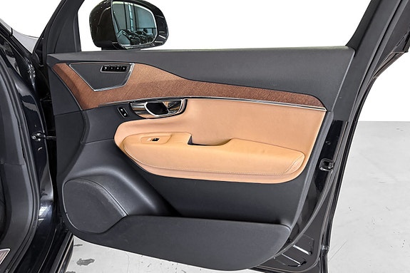Volvo XC90 20 of 30