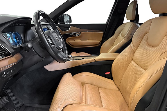 Volvo XC90 13 of 30