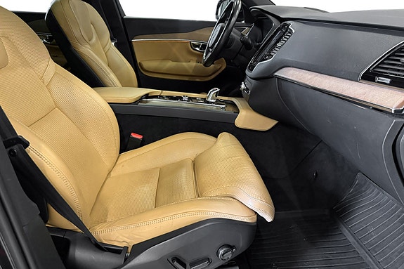 Volvo XC90 16 of 30