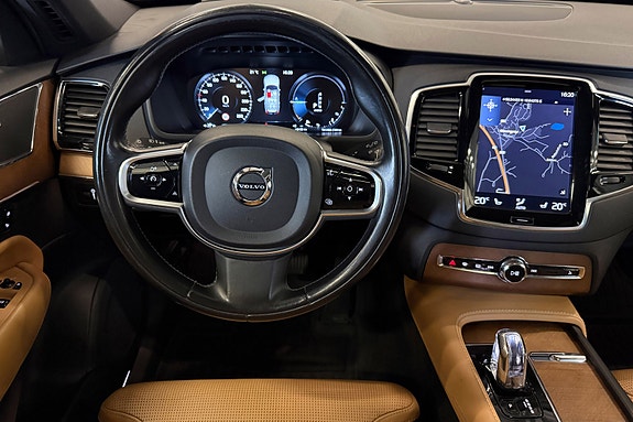 Volvo XC90 11 of 30
