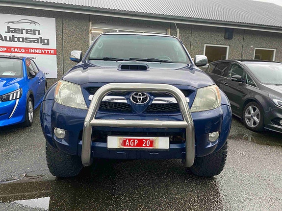 Toyota HiLux 2 of 5