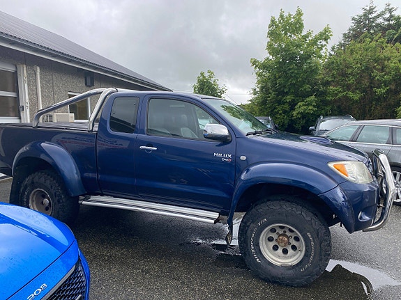 Toyota HiLux 3 of 5