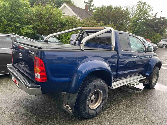 Toyota HiLux 4 of 5