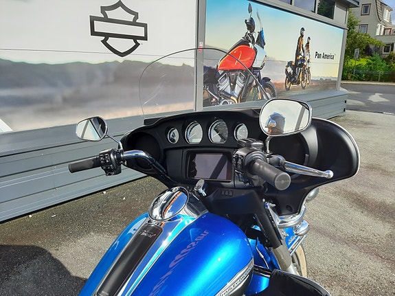 Harley-Davidson FLH Revival 8 of 13