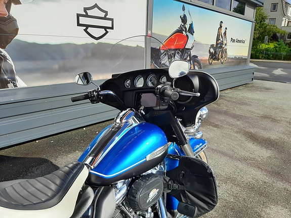 Harley-Davidson FLH Revival 9 of 13