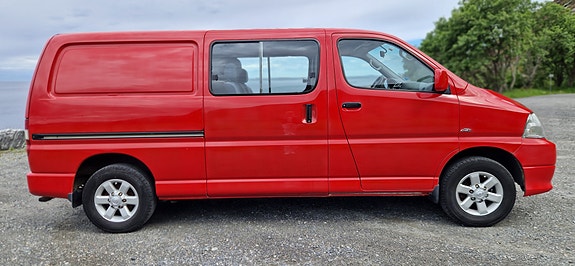 Toyota HiAce 4 of 5