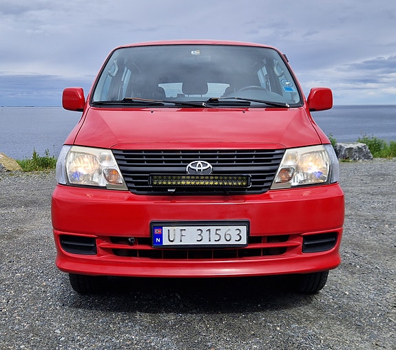 Toyota HiAce 2 of 5