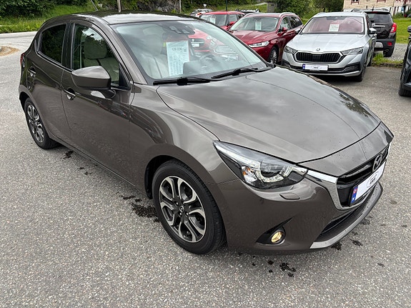 Mazda 2 3 of 5