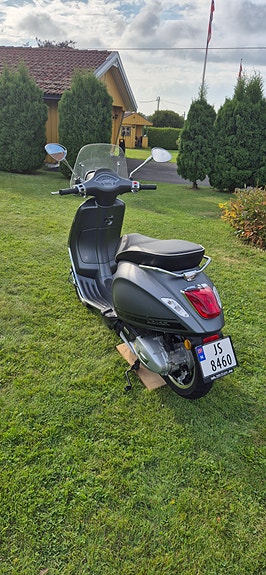 Vespa Sprint 125 2 of 2