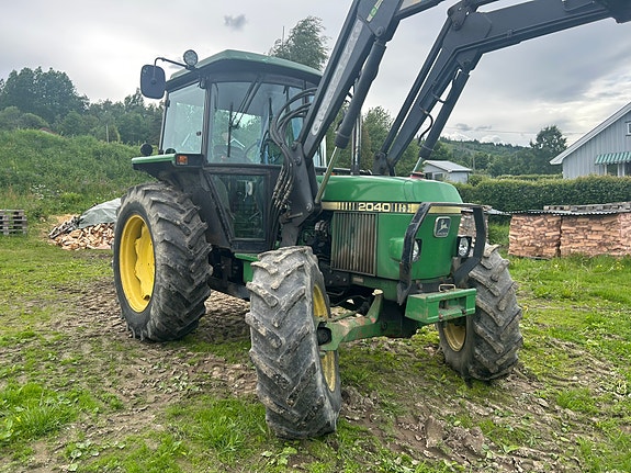 John Deere 2040 med laster, SG2-hytte - mva-fri 2 of 5