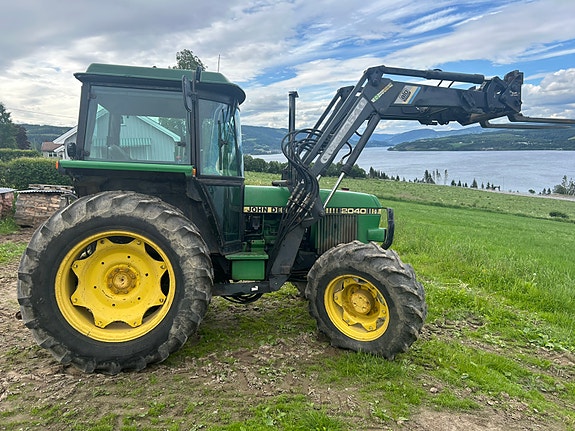 John Deere 2040 med laster, SG2-hytte - mva-fri 3 of 5