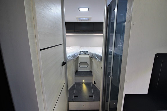 Challenger 337 GA 10 of 15
