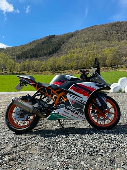 KTM RC 125R 2 of 5