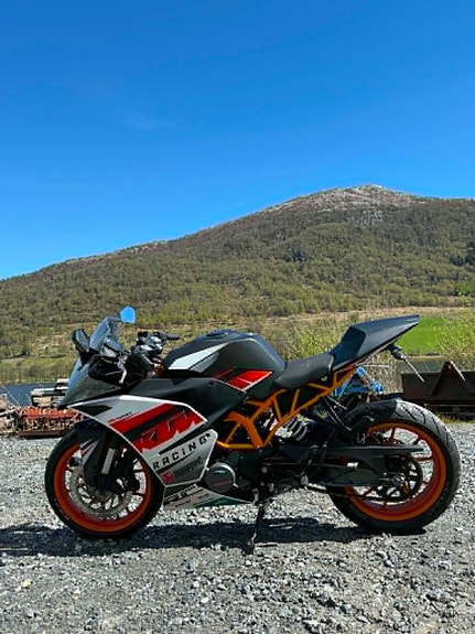 KTM RC 125R 3 of 5