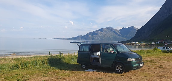 Volkswagen Caravelle 2 of 16