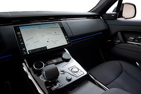 Land Rover Range Rover Sport 17 of 30