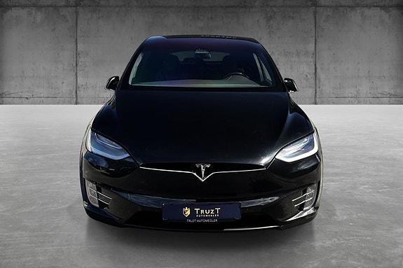 Tesla Model X 4 of 5